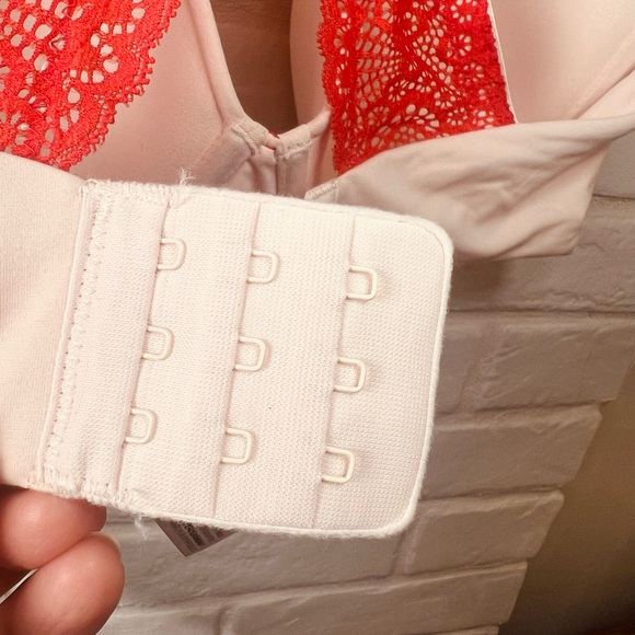 NWT Soma Embraceable Geo Lace
Racerback Underwire Bra 34 DDD Porcelain #0348 - Picture 7 of 12